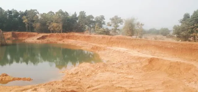 ହାଟଡ଼ିହି: ଚାଲିଛି ବେଆଇନ ମୋରମ ଖଣି