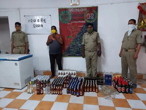 ବେଆଇନ ମଦ କାରବାର ଅଭିଯୋଗରେ ଦୋକାନୀ ଗିରଫ