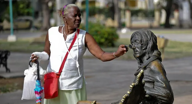 ଚଷମା ଜଗୁଆଳ ଚାକିରି!