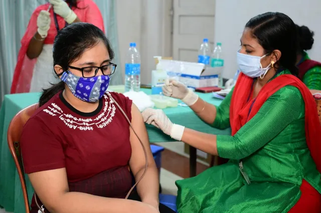 କୋଭିଡ୍‌ ଟିକା ପାଇଁ ଯୁବପିଢ଼ିଙ୍କ ଉତ୍ସାହ, ରାଉରକେଲାରେ ପ୍ରଥମ ଦିନରେ ୩,୮୦୦ ଜଣ ନେଲେ ସୁରକ୍ଷା କବଚ