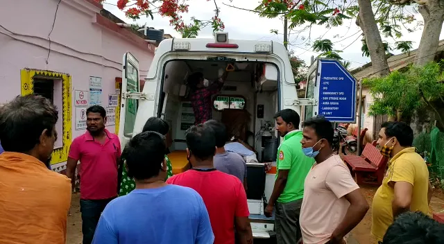 ଘରୁ ଡ଼ାକିନେଇ ବ୍ଲକ କର୍ମଚାରୀଙ୍କୁ ହାଣିଲେ ଦୁର୍ବୃତ୍ତ: ଗୁରୁତର ଅବସ୍ଥାରେ ଭୁବନେଶ୍ୱର ସ୍ଥାନାନ୍ତର