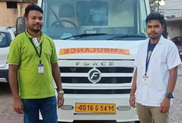 କରୋନା ଆକ୍ରାନ୍ତଙ୍କ ସେବାରେ ରାଜେଶ ଓ ତାଙ୍କ ଦୁଇ ସାଥୀ, ୨ ହଜାର ରୋଗୀଙ୍କୁ ପହଞ୍ଚାଇଲେଣି କୋଭିଡ ହସ୍ପିଟାଲରେ