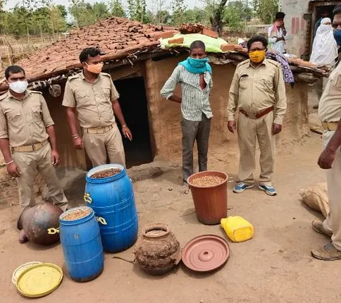 ସିନାପାଲିରେ ଅବକାରୀ ଚଢ଼ାଉ: ମହୁଲ ପୋଚ ଜବତ, ଜଣେ ଗିରଫ