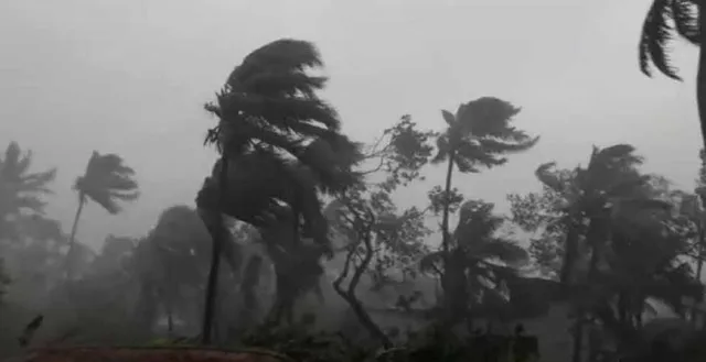 ଓଡ଼ିଶା ଉପରୁ ଟଳୁଛି ଝଡ଼ବର୍ଷା ଭୟ: ଆଜି ଲଘୁଚାପ, ୨୪ରେ ଅବପାତ