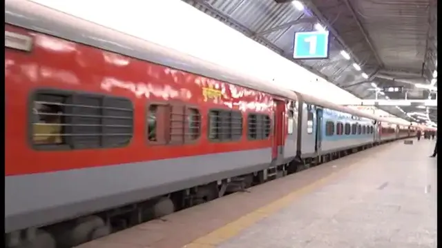 ଯାତ୍ରୀ ହେଉନଥିବାରୁ ମେ' ୯ରୁ ଆଗାମୀ ନିର୍ଦେଶ ପର୍ଯ୍ୟନ୍ତ ସ୍ଥଗିତ ରହିବ ରାଜଧାନୀ,ଶତାବ୍ଦୀ ଓ ଦୂରନ୍ତୋ ଏକ୍ସପ୍ରେସ ଟ୍ରେନ ଚଳାଚଳ