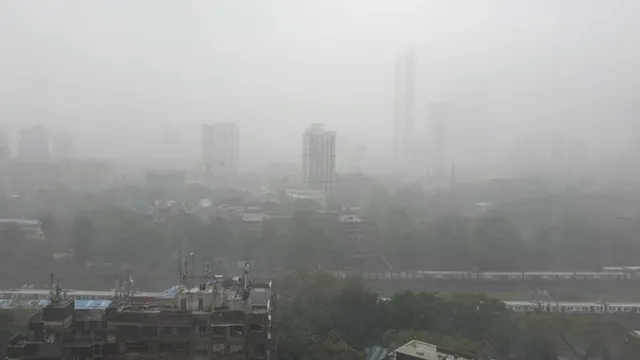 ସାମୁଦ୍ରିକ ବାତ୍ୟା ତୌତେ ପ୍ରବାହ କାରଣରୁ ଅପରାହ୍ଣ ୪ଟା ପର୍ଯ୍ୟନ୍ତ ବନ୍ଦ ରହିବ ମୁମ୍ବାଇ ବିମାନବନ୍ଦର