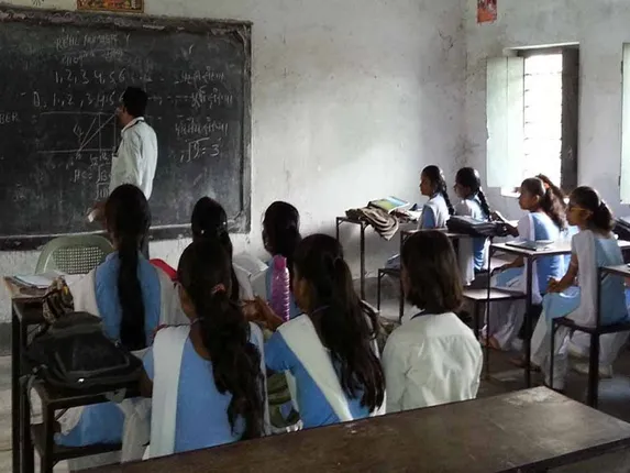 ୨୦୦ ଶିକ୍ଷକ ନିଖୋଜ, ଧରାଛୁଆଁ ଦେଉନାହାନ୍ତି କି ସ୍କୁଲ ଆସୁନାହାନ୍ତି