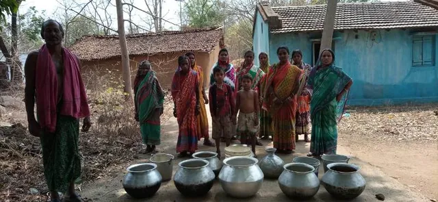 ପାଣି ପାଇଁ ଦେଢ଼ କିଲୋମିଟର ଯାତ୍ରା