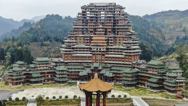 ଖୋଲା ଝରକା: ୯୯ ମିଟର ଉଚ୍ଚ କାଠର ପ୍ରାସାଦ