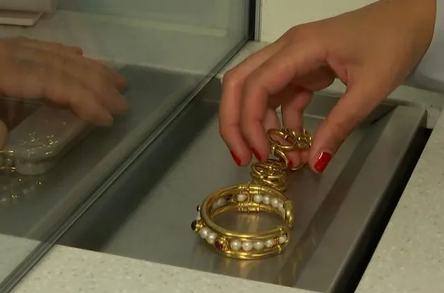 ଚୋର ପେଟରୁ ବାହାରିଲା ୩୫ ଗ୍ରାମର ସୁନା ମୁଦି