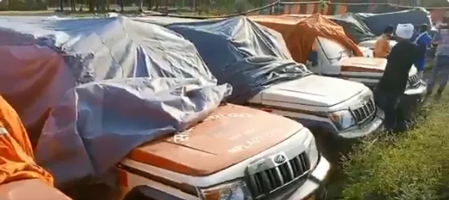 ଡ୍ରାଇଭର ନଥିବା କହି ନିଜ କାର୍ଯ୍ୟାଳୟ ବାହାରେ ଏକାଧିକ ଆମ୍ବୁଲାନ୍ସକୁ ପକାଇ ରଖିଛନ୍ତି ବିଜେପି ସାଂସଦ