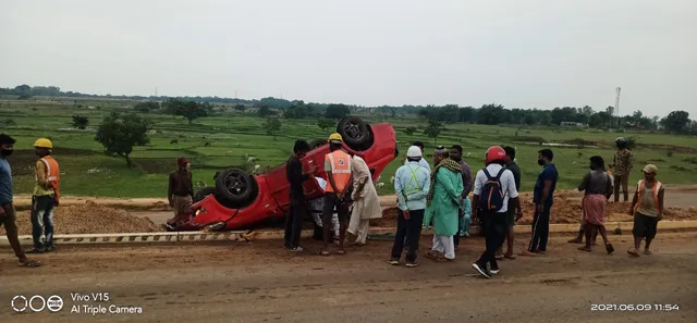 ବର ଗାଡ଼ି ଓଲଟିଲା, ଯାତ୍ରୀ ସାମାନ୍ୟ ଆହତ