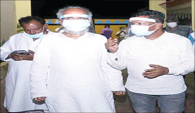 କୋଭିଡ୍‌ ହସ୍‌ପିଟାଲରେ ରୋଗୀଙ୍କୁ ଭେଟିଲେ ପ୍ରତାପ ଷଡ଼ଙ୍ଗୀ