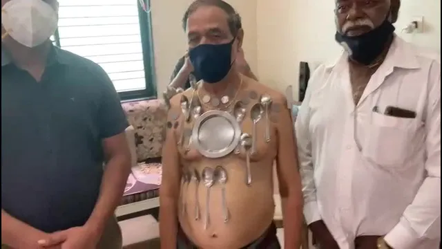 ବୃଦ୍ଧଙ୍କ ଅଦ୍ଭୁତ ଦାବି: ଶରୀରରେ ଦେଖା ଦେଇଛି ଚୁମ୍ବକୀୟ ଶକ୍ତି