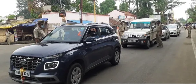 ସଟ୍‌ଡାଉନ୍‌ରେ କଟକଣା କଡ଼ାକଡ଼ି, ଲମ୍ବା ଲାଇନରେ ଫାଇନ ଭରିଲେ