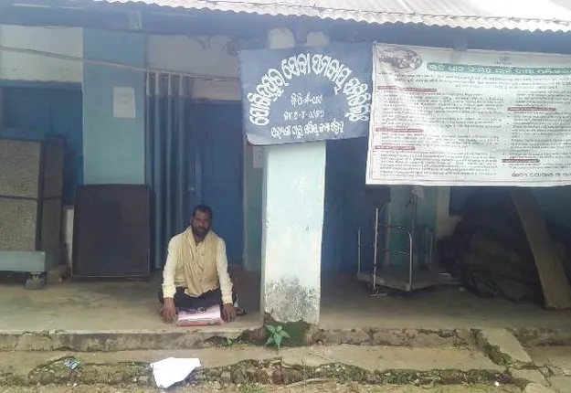 ଧାନବିକ୍ରି କରି ନ ପାରିବା ପ୍ରତିବାଦରେ ପେକ୍ସ ସମ୍ମୁଖରେ ଚାଷୀଙ୍କ ଧାରଣା