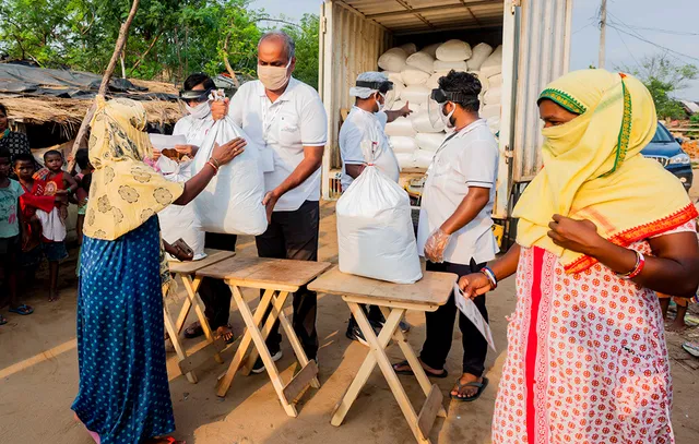 କରୋନା କାଳରେ ନିସହାୟ ଲୋକଙ୍କ ସାହା ପାଲଟିଛି ‘ଅମୂଲ୍ୟ ଜୀବନ ଫାଉଣ୍ଡେସନ୍‌’