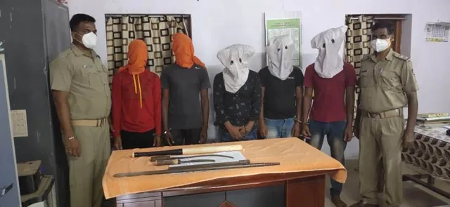 ଡକାୟତି ଉଦ୍ୟମ ପଣ୍ଡ, ୫ ଗିରଫ