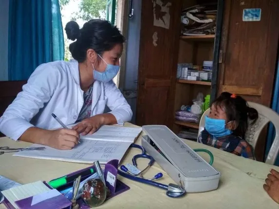 କରୋନା ଭୟରେ ମା’-ବାପା ଘରେ ନଥିବା ବେଳେ ନିଜ ସ୍ବାସ୍ଥ୍ୟ ପରୀକ୍ଷା ପାଇଁ ହେଲଥ ସେଣ୍ଟରରେ ପହଞ୍ଚିଥିଲା ୩ବର୍ଷ ଶିଶୁ