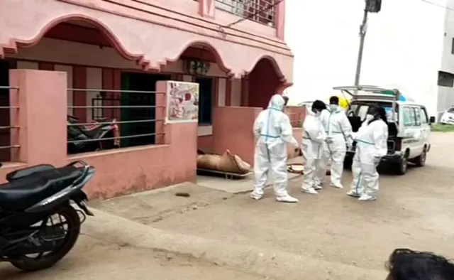 କରୋନା କାରୁଣ୍ୟ; ବାପା ଡାକ୍ତରଖାନାରେ, ମା’ ମରିଗଲା, ୧୩ବର୍ଷର ପିଲା କିଂକର୍ତ୍ତବ୍ୟବିମୁଢ଼