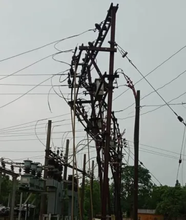 କାଳବୈଶାଖୀ କାରଣରୁ ତକତପୁର ଗ୍ରୀଡ଼ କ୍ଷତିଗ୍ରସ୍ତ; ବିଦ୍ୟୁତ ସେବା ବ୍ୟାହତ