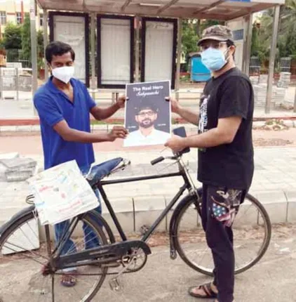 ସାଇକଲରେ ସାଲେପୁରରୁ ଭୁବନେଶ୍ବର ଯାଇ ସବ୍ୟସା‌ଚୀଙ୍କୁ ଉପହାର ଦେଲେ
