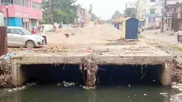 ବକ୍ସ ଡ୍ରେନ୍ ଭେଳିକି; ୩୨୫ କୋଟିର ଅଟକଳ ଏବେ ୪୫୦ କୋଟି ୪୪ ଲକ୍ଷ