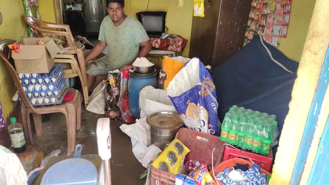 ରାତି ଅଧରେ ଘରେ ଧ‌ସେଇ ପଶିଲା ପାଣି, ଭାଙ୍ଗିଗଲା ଘର, ଲହଡି ମାରୁଛି ପାଣି