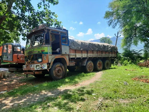 ରାୟଗଡ଼ା ତହସିଲରେ ବାଲି ଚାଲାଣରେ ଚଞ୍ଚକତା; କଳାହାଣ୍ଡି ୱାଇ ଫର୍ମରେ ଆନ୍ଧ୍ରକୁ ବାଲି ଚାଲାଣ 