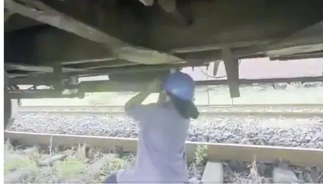 ଏଣିକି ରେଳ ଇଞ୍ଜିନ ଯାଞ୍ଚ ଭଳି କଷ୍ଟ କାମ କରିବେ ମହିଳା, ପିୟୁଷ ଗୋଏଲ ସେୟାର କଲେ ଭିଡିଓ