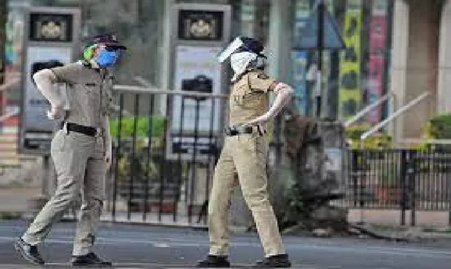 କୋଭିଡ୍ ଡ୍ୟୁଟିରେ ଥିବା ପୁଲିସ କର୍ମଚାରୀଙ୍କୁ ମିଳିବ ୫ ହଜାର ଟଙ୍କାର ଆର୍ଥିକ ସହାୟତା: ତାମିଲନାଡୁ ସରକାର