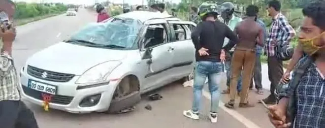 କୁକୁର ପଶିଯିବାରୁ ଓଲଟିଲା କାର୍‌; ଯୁବକ ମୃତ, ୩ ଆହତ