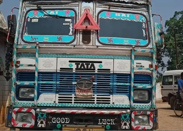 ସିମେଣ୍ଟ ବୋଝେଇ ଟ୍ରକ୍‌ ଚାପାରେ ଖଲାସୀ ମୃତ