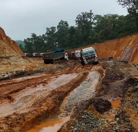 ଲଗାଣ ବର୍ଷାରେ ବେହାଲ ଜାତୀୟ ରାଜପଥ