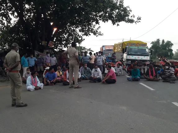 ପୁଣି ତାତିଲେ ଚାଷୀ, ବରପାଲି- ରାମପୁର ମୁଖ୍ୟରାସ୍ତା ୨ଘଣ୍ଟା ଜାମ୍