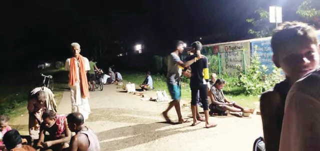 ସକାଳେ ହେବ କରୋନା ଟିକାକରଣ, ରାତିରୁ ରାସ୍ତାରେ ଶୋଇଲେ