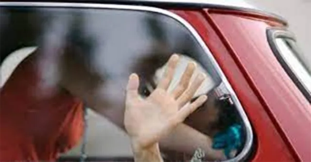 ଡ୍ୟାନ୍‌ସିଂ କାର୍‌ ଭିତରେ ଆଲବମ୍‌ ଅଭିନେତ୍ରୀ