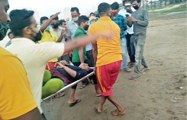 ମହାନଦୀକୁ ଡେଇଁ ପଡ଼ିଲେ ଦମ୍ପତି