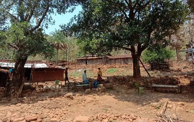 ଡିବିରି ଆଲୁଅ ଭରସାରେ ଦେଢ଼ଶୁଲି ପଞ୍ଚାୟତର ୨୫ଟି ଗାଁ