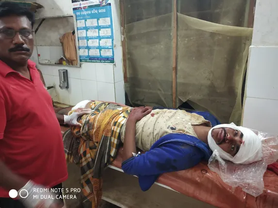 ଅଜଣା ପିକଅପ ଧକ୍କାରେ ଦୁଇ ବାଇକ ଆରୋହୀ ଗୁରୁତର