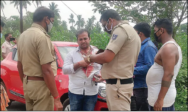 ଦିନ ଦି’ପହରେ ଲୁଟ୍‌: ମୁଣ୍ଡକୁ ବନ୍ଧୁକରେ ଛେଚି କାର୍‌ ଚାଳକଙ୍କୁ ଲୁଟିଲେ