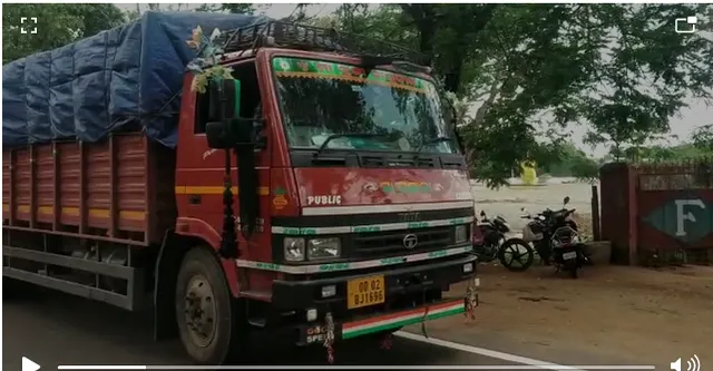 ରାସ୍ତା ଉପରେ ଧାନ ଗାଡ଼ି ରଖି ଚାଷୀଙ୍କ ଜାତୀୟ ରାଜପଥ ୨୬ ଅବରୋଧ