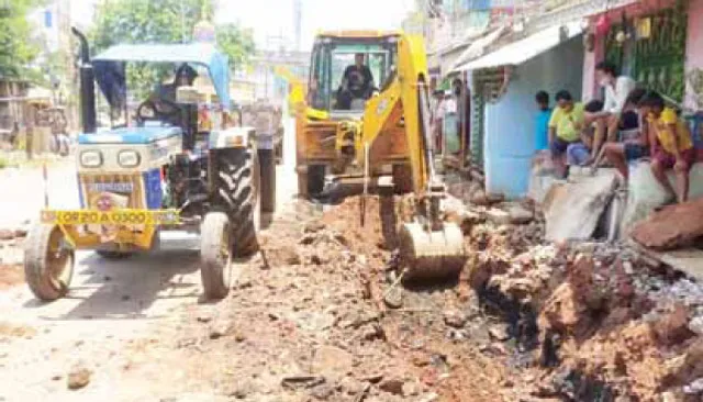 ଗଜପତିର ଗଙ୍ଗାବାଡ଼ରେ ଆନ୍ଧ୍ରର ମ‌ନରେଗା କାମ, ପ୍ରତିବାଦ କରିବାରୁ ନାଲିଆଖି