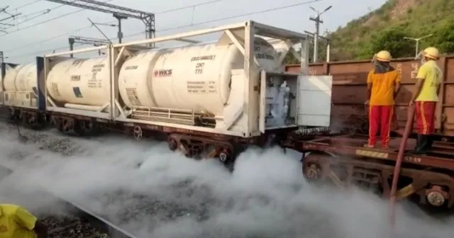 ରେଳ ଅମ୍ଳଜାନ କଣ୍ଟେନରରୁ ଗ୍ୟାସ ଲିକ, ୧୧ ଘଣ୍ଟା ପରେ ନିୟନ୍ତ୍ରଣାଧୀନ