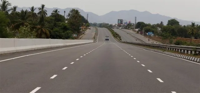 ଜାତୀୟ ରାଜପଥର ୬୦ କିଲୋମିଟର ଦୂରତା ମଧ୍ୟରେ ଗୋଟିଏ ଟୋଲ ପ୍ଲାଜା ରହିବ : ଗଡ଼କରି