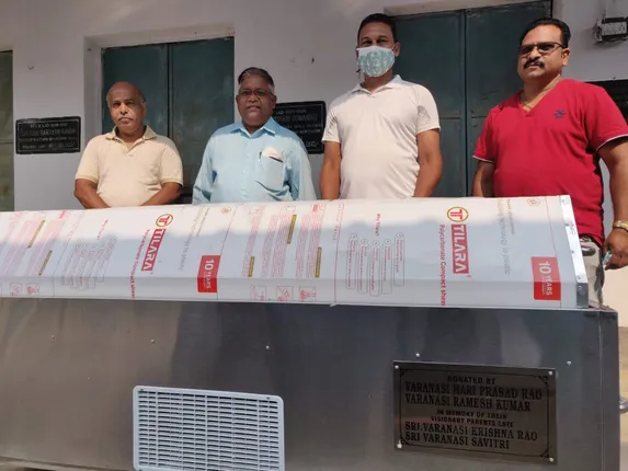 ବାପା ଓ ମା'ଙ୍କ ସ୍ମୃତି ଉଦେଶ୍ୟରେ ଶବ ସଂରକ୍ଷଣ ଫ୍ରିଜ୍ ଦାନ କଲେ ୨ ପୁଅ