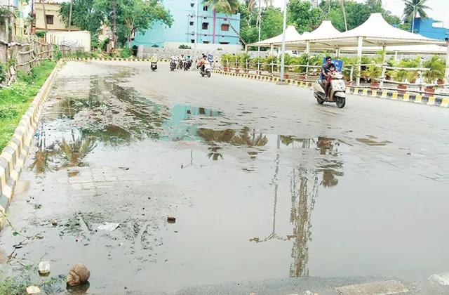 ସିଂହଦ୍ବାର ରାସ୍ତାରେ ୨ ମାସ ହେଲା ଭାସୁଛି ଡ୍ରେନ୍‌ ପାଣି