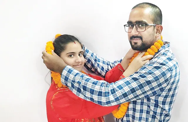 ଭାଣ୍ଡିଆ ହେଲା ୟୁପି ପୁଲିସ; ଜିତିଗଲା ଆକାଂକ୍ଷାଙ୍କ ପ୍ରେମ, ସ୍ବାମୀ ସହ ଶାଶୂଘର ଗଲେ