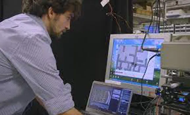 ନୂଆ ସମୟ ନୂଆ କଥା: ଡ୍ରପ୍‌ଲେଟ୍‌ କମ୍ପ୍ୟୁଟର୍‌ ଏବଂ ସ୍ମାର୍ଟ ହେଲ୍‌ମେଟ୍‌