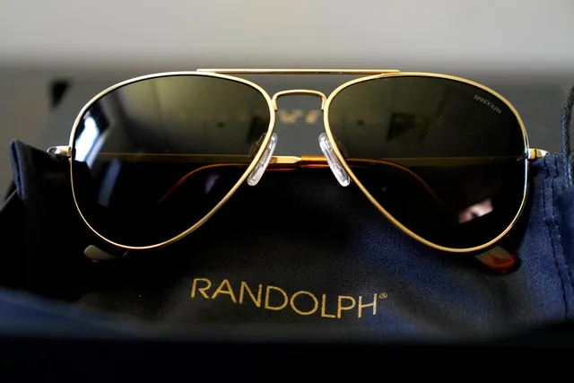 ପ୍ରଥମ ସାକ୍ଷାତ୍‌ରେ ପୁଟିନ୍‌ଙ୍କୁ ଆମେରିକାର ସୈନିକମାନ‌େ ପିନ୍ଧୁଥିବା ‘ଏଭିଏଟର୍ସ ସନ୍‌ଗ୍ଲାସେସ୍‌’ ଉପହାର ଦେଲେ ବାଇଡେନ୍‌